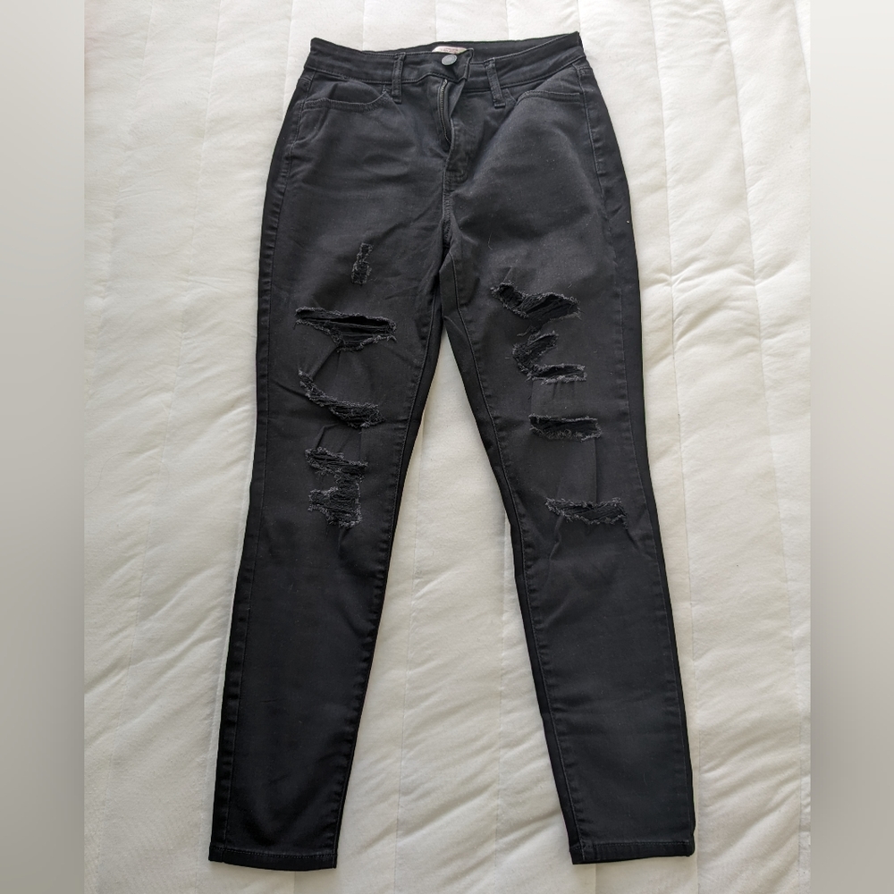 SO Super High Rise Curvy Jeggings Black Distressed 11